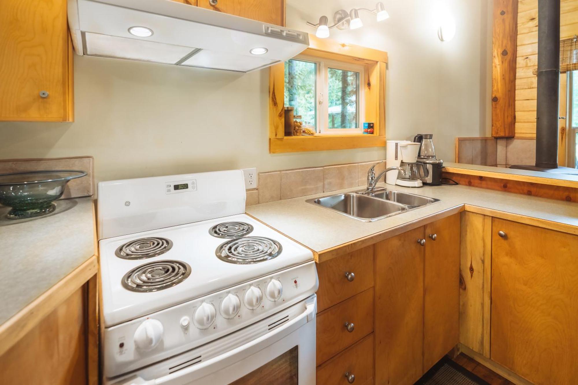 Bella Coola Grizzly Tours And Resort Hagensborg エクステリア 写真