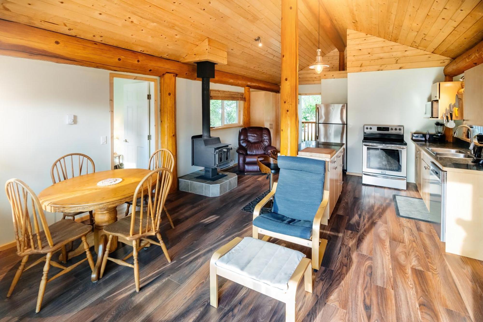 Bella Coola Grizzly Tours And Resort Hagensborg エクステリア 写真