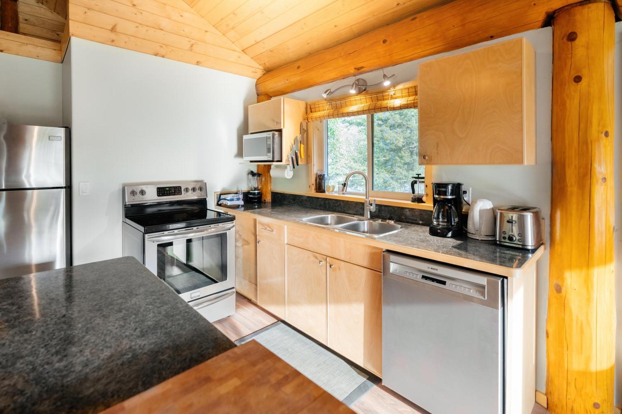 Bella Coola Grizzly Tours And Resort Hagensborg エクステリア 写真